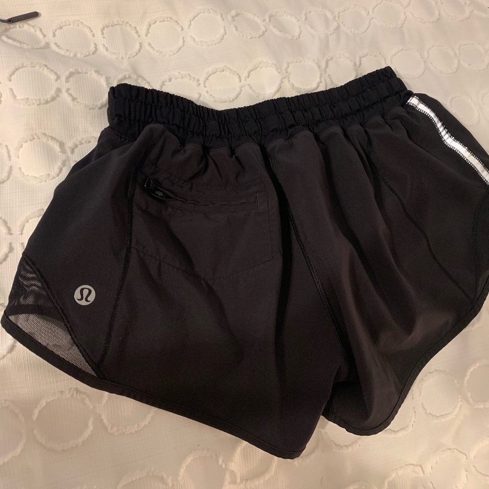 black lululemon hotty hot shorts, size 4